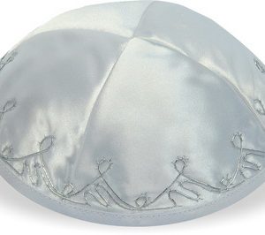 כיפה סטן לבן פרחים מסביב 15 ס"מ