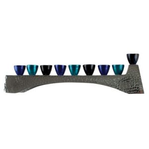 חנוכיה אלומניום מרוקע עם קנים גוון כחול 30.5x7 סמ