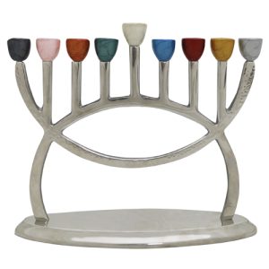 חנוכיה אלומיניום מרוקע עם קנים צבעוניים 30*24 ס"מ