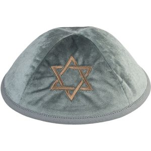 כיפה קטיפה "ארט-מן" עם ריקמה מגן דוד גודל 4 - ירוק בהיר