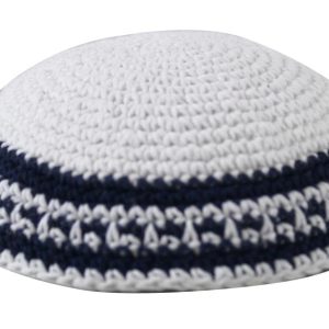 כיפה סרוגה 18 ס"מ לבן מסביב פס כחול כהה ולבן (העתק)