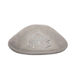 כיפה אולטרא סוויד עם אותיות בולטות17 ס"מ