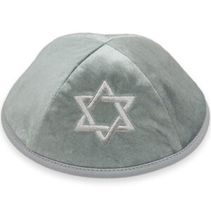 כיפה קטיפה עם ריקמה מגן דוד גודל 4 - ירוק בהיר