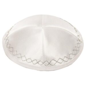 כיפה סטן לבן עיטורים