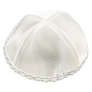 כיפה לבנה סטן פס כסף