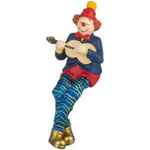 ליצן יושב מפוליריזן צבעוני עם רגלי בד מנגן בגיטרה