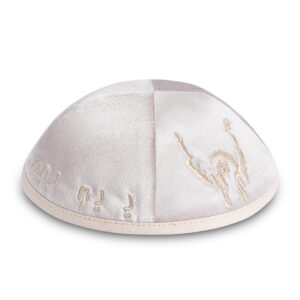 כיפה קטיפה "ארט מן" עם ריקמה "נחמן" גודל 3 -פנינה