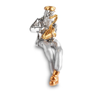 חסיד יושב מפוליריזין מוכסף עם רגלי בד כסף 10.5 ס"מ - מנגן בסקסופון