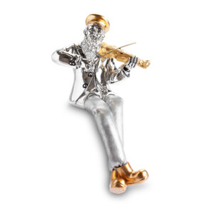 חסיד יושב מפוליריזין מוכסף עם רגלי בד כסף 10.5 ס"מ - מנגן בכינור