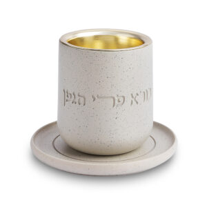 גביע קידוש מהודר מפולימר בטון כהה עם תחתית 8 ס"מ